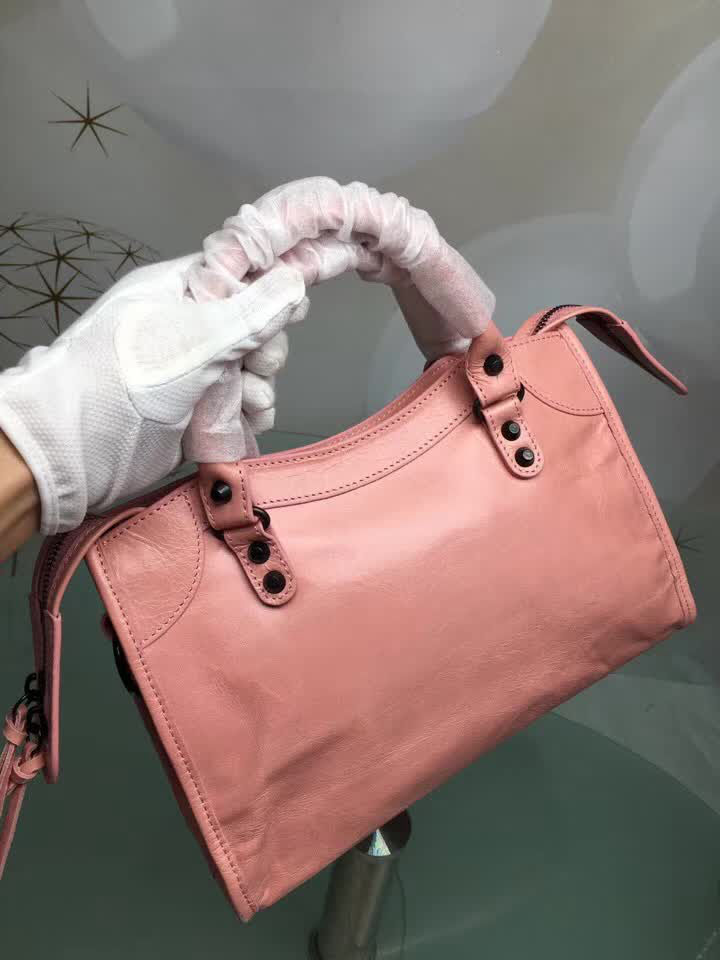 BALENCIAG巴黎世家 經典款 義大利進口原版油蠟頭層牛皮 古銅釘黑色 時尚百搭 手提肩背斜挎包  BL1311